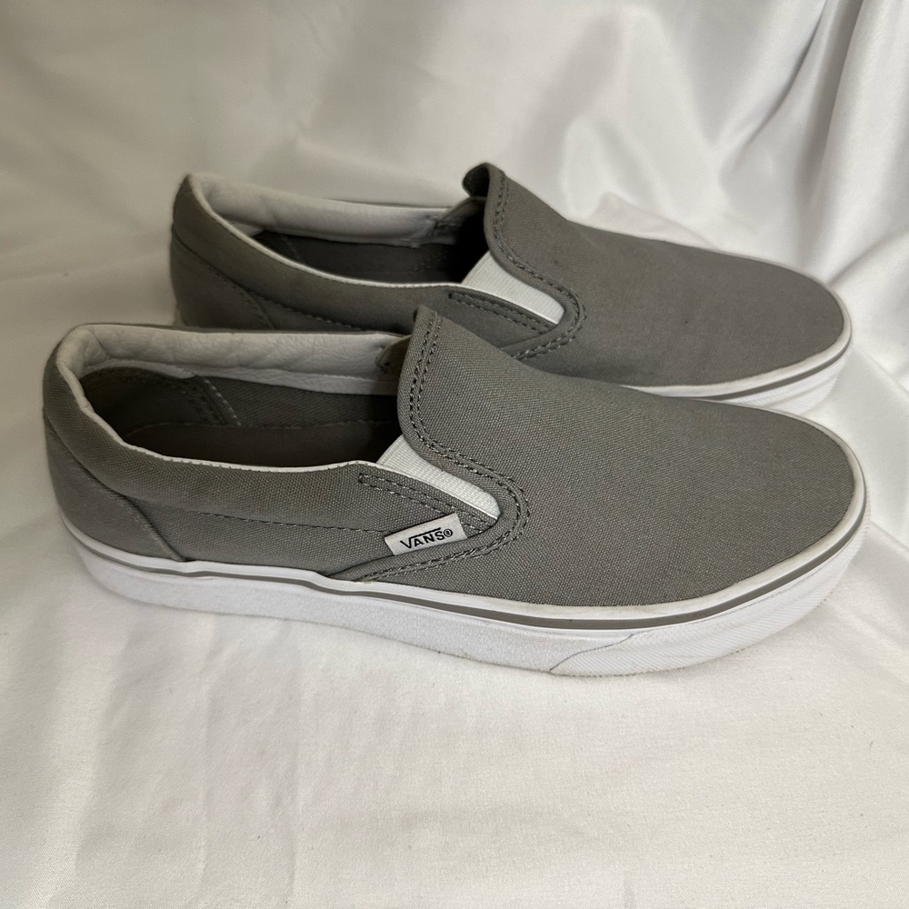Vans classic slip on sneaker unisex men 5.5 women 7.0 light gray